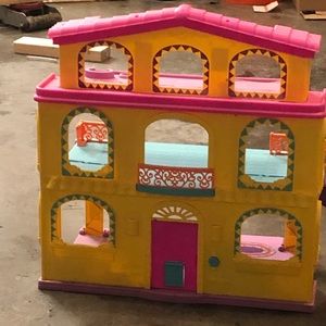Dora the Explorer Window Surprises Dollhouse
